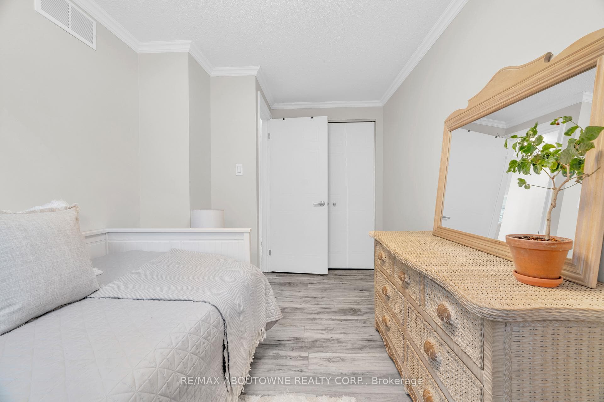 20 Moss Place photo 17