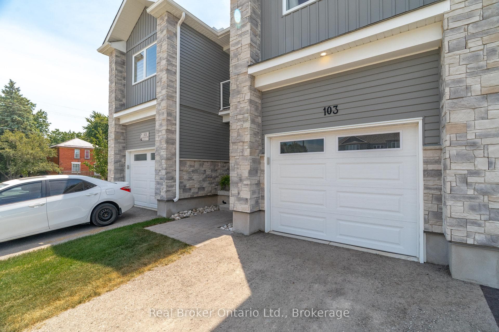103 Stephenson Way photo 2