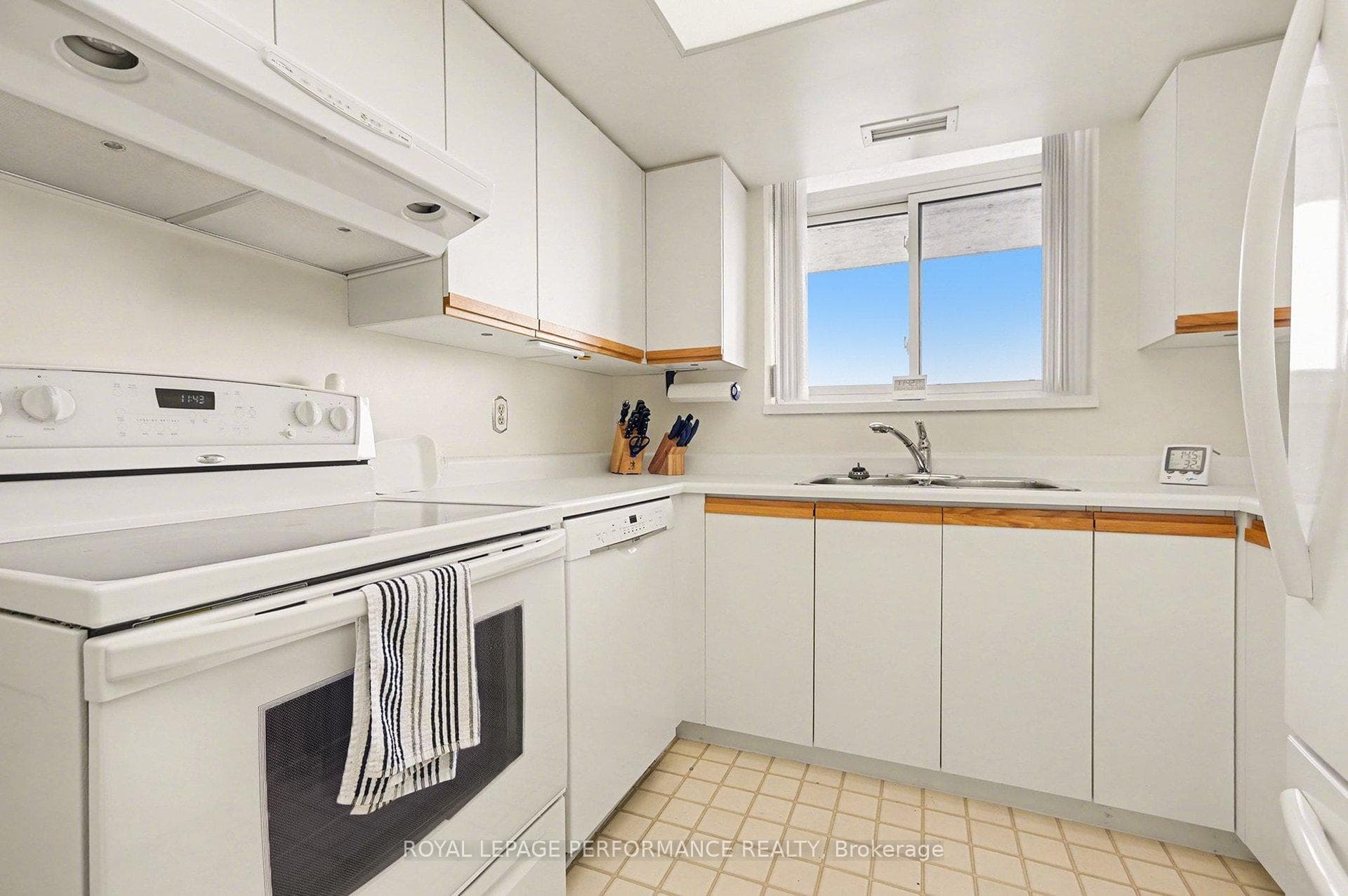 1705 Playfair Drive Unit 1207 photo 10