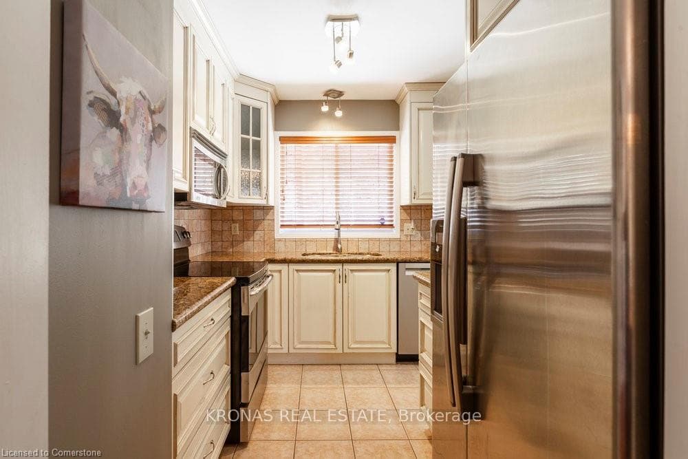 212 SILVERBIRCH Boulevard photo 13