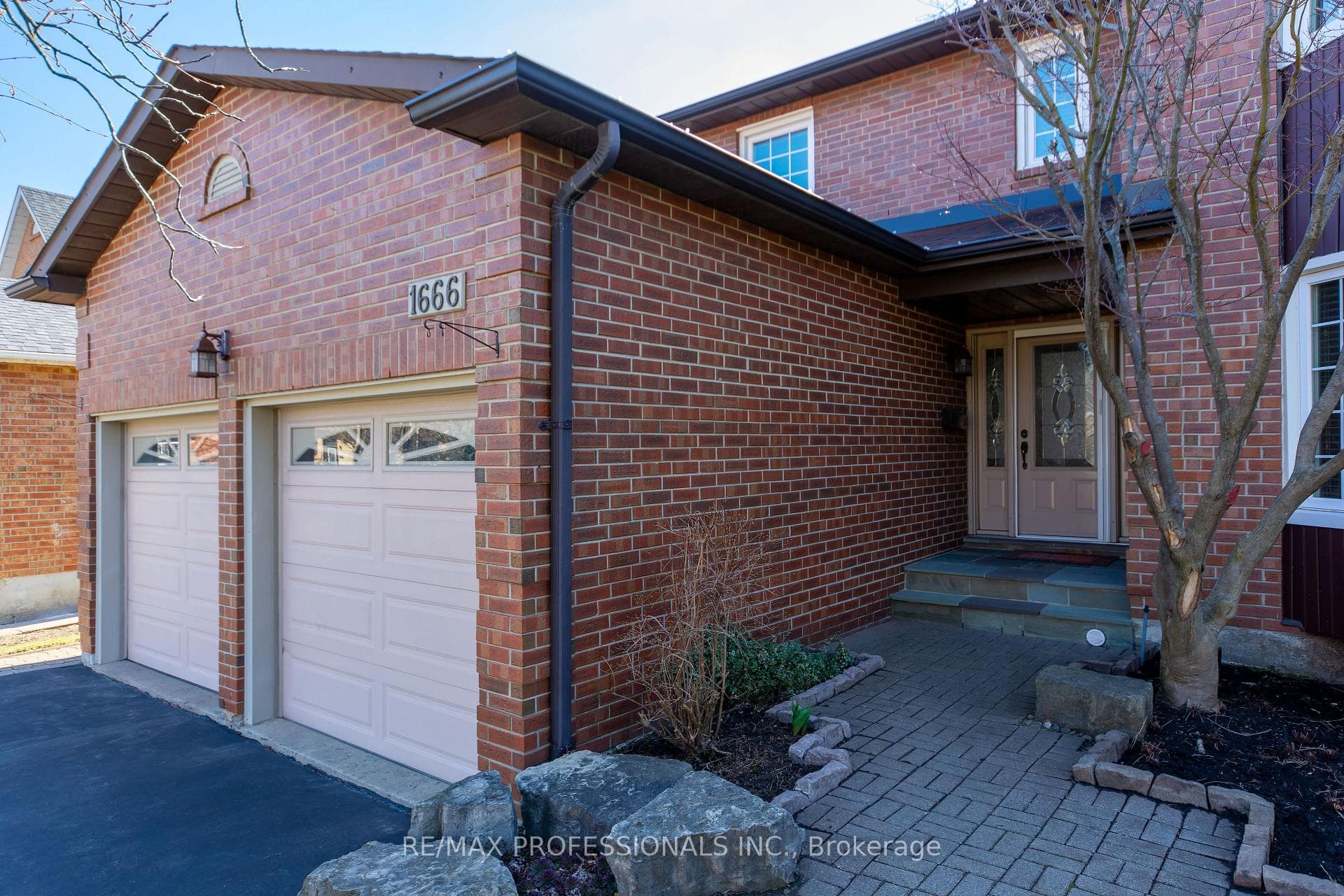 1666 Copseholm Trail photo 2