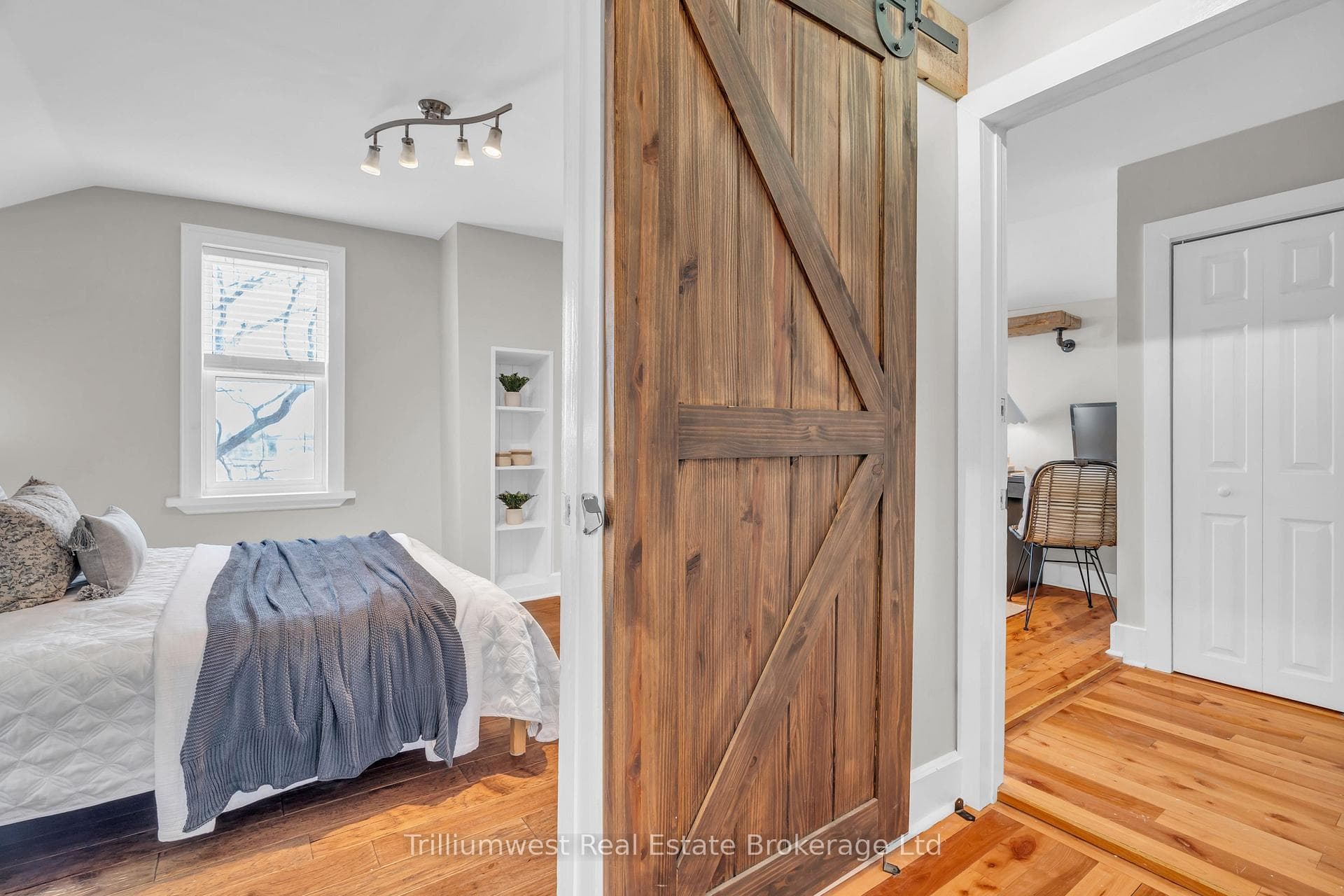 131 Waterloo Street photo 27
