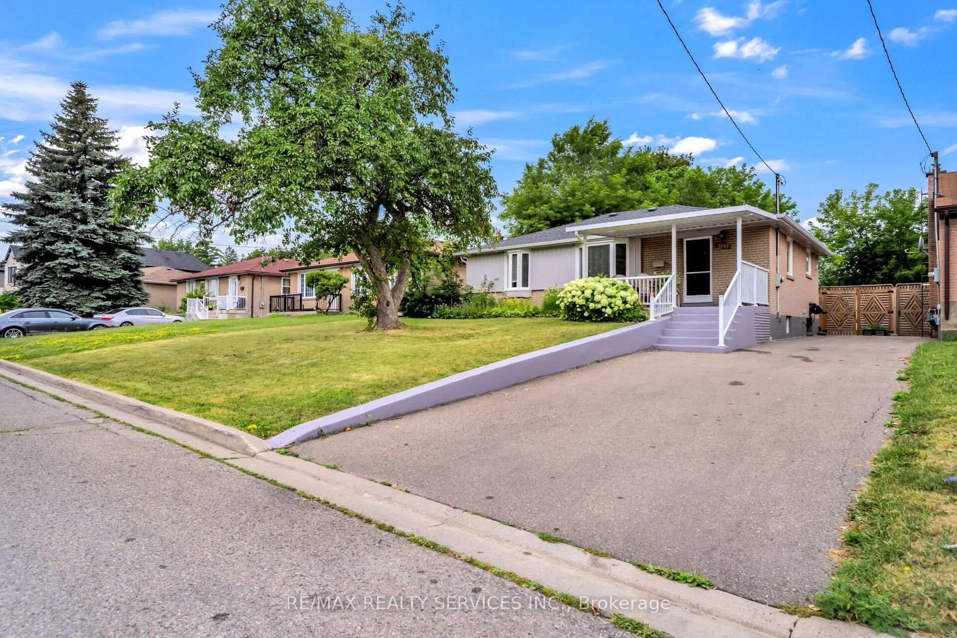 3287 Michaud Avenue photo 2