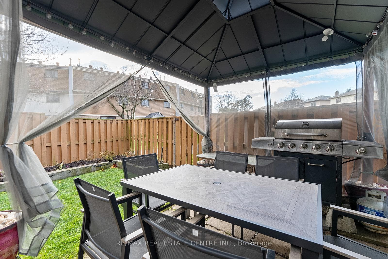 20 Ashton Crescent photo 44