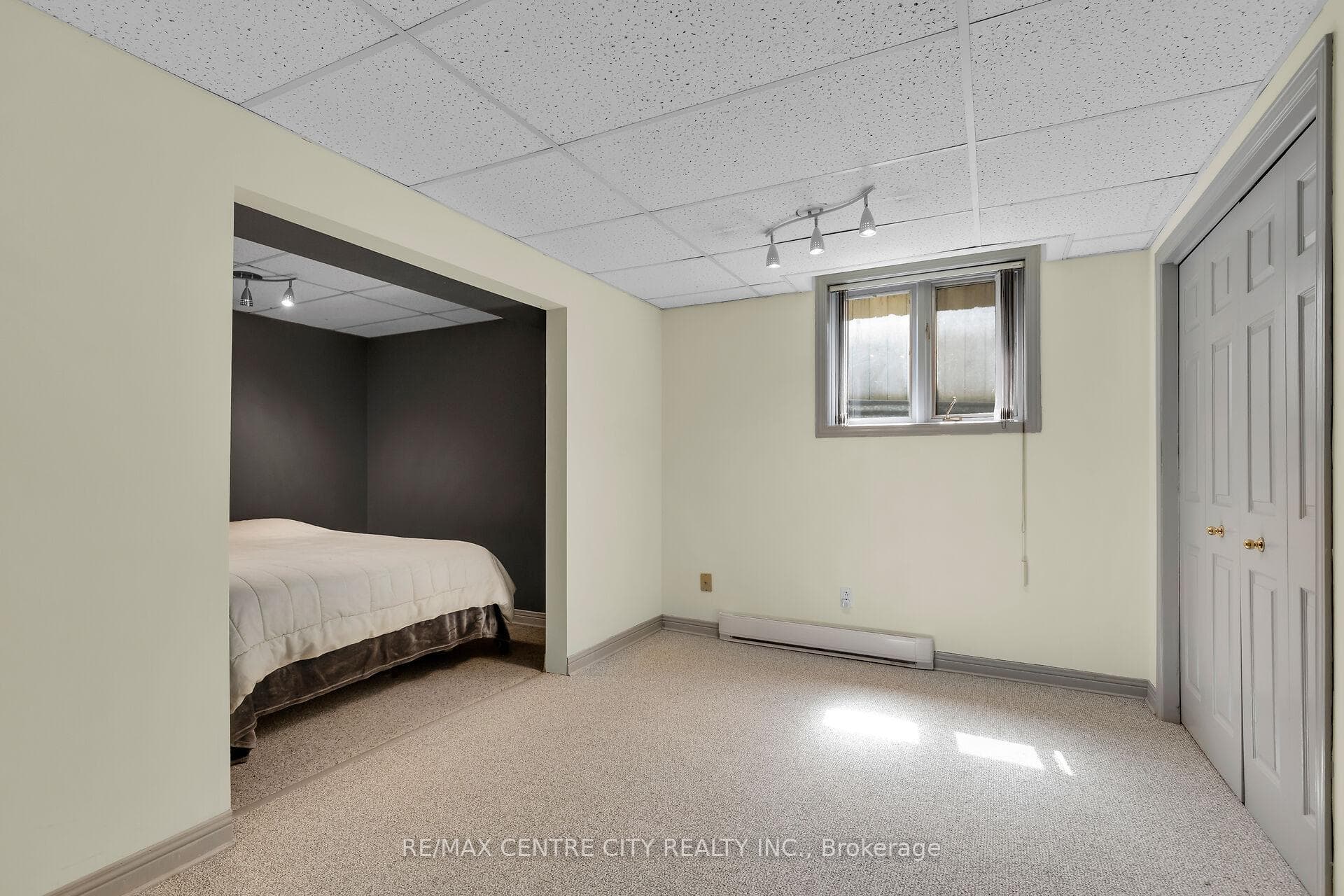 439 Grosvenor Street photo 32