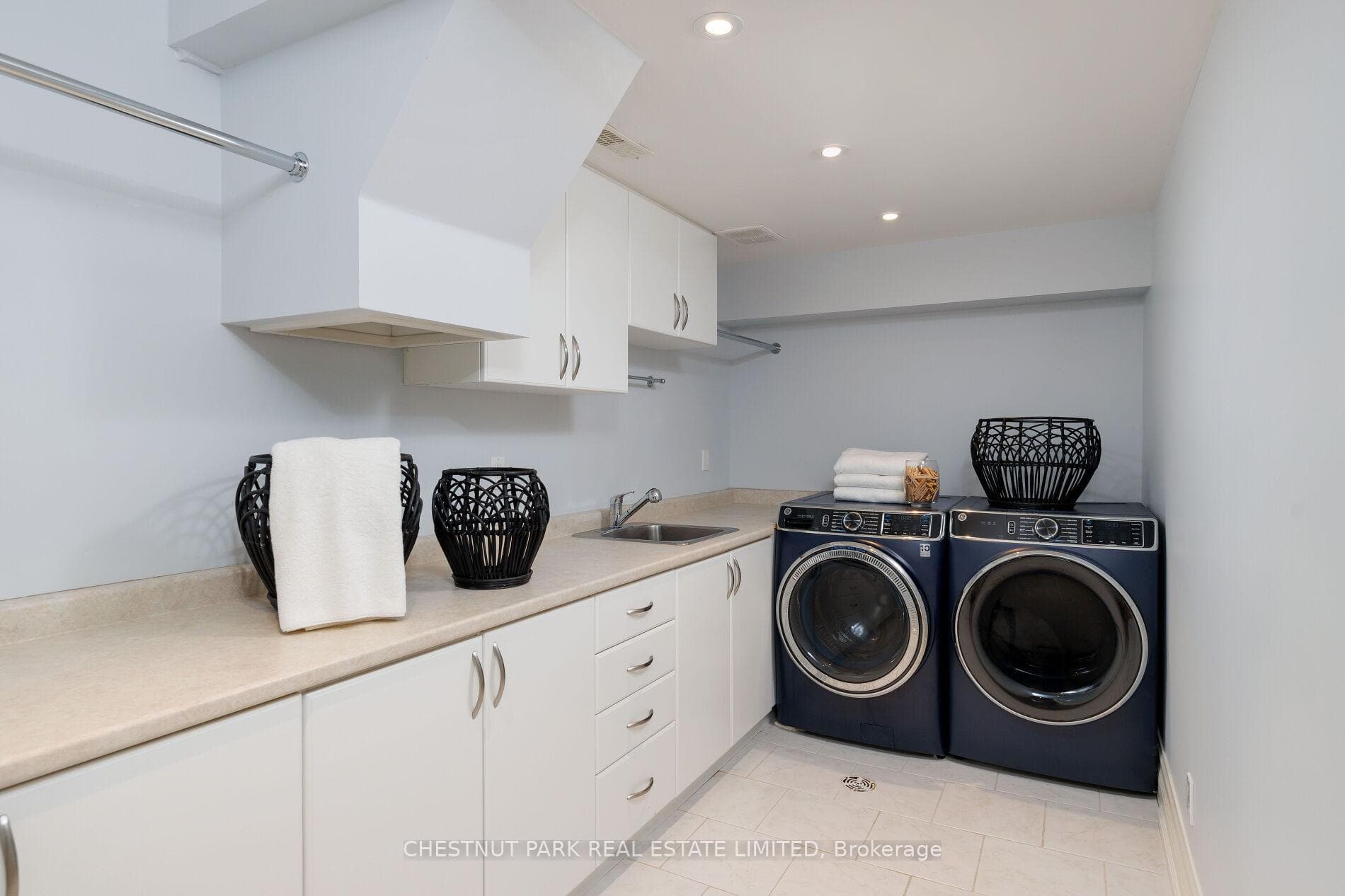 7 Strathgowan Crescent photo 44