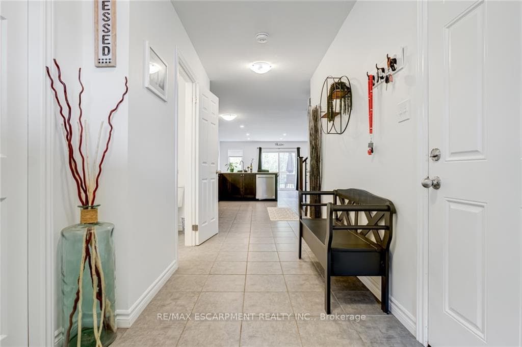 95 Woodedge Circle photo 4
