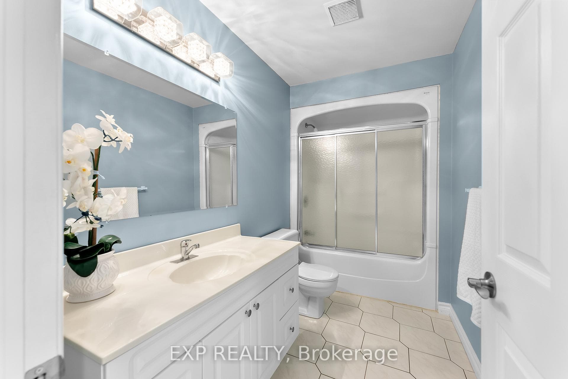 54 Sterling Street photo 31