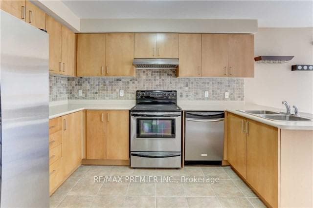 3080 Highbourne Crescent photo 4