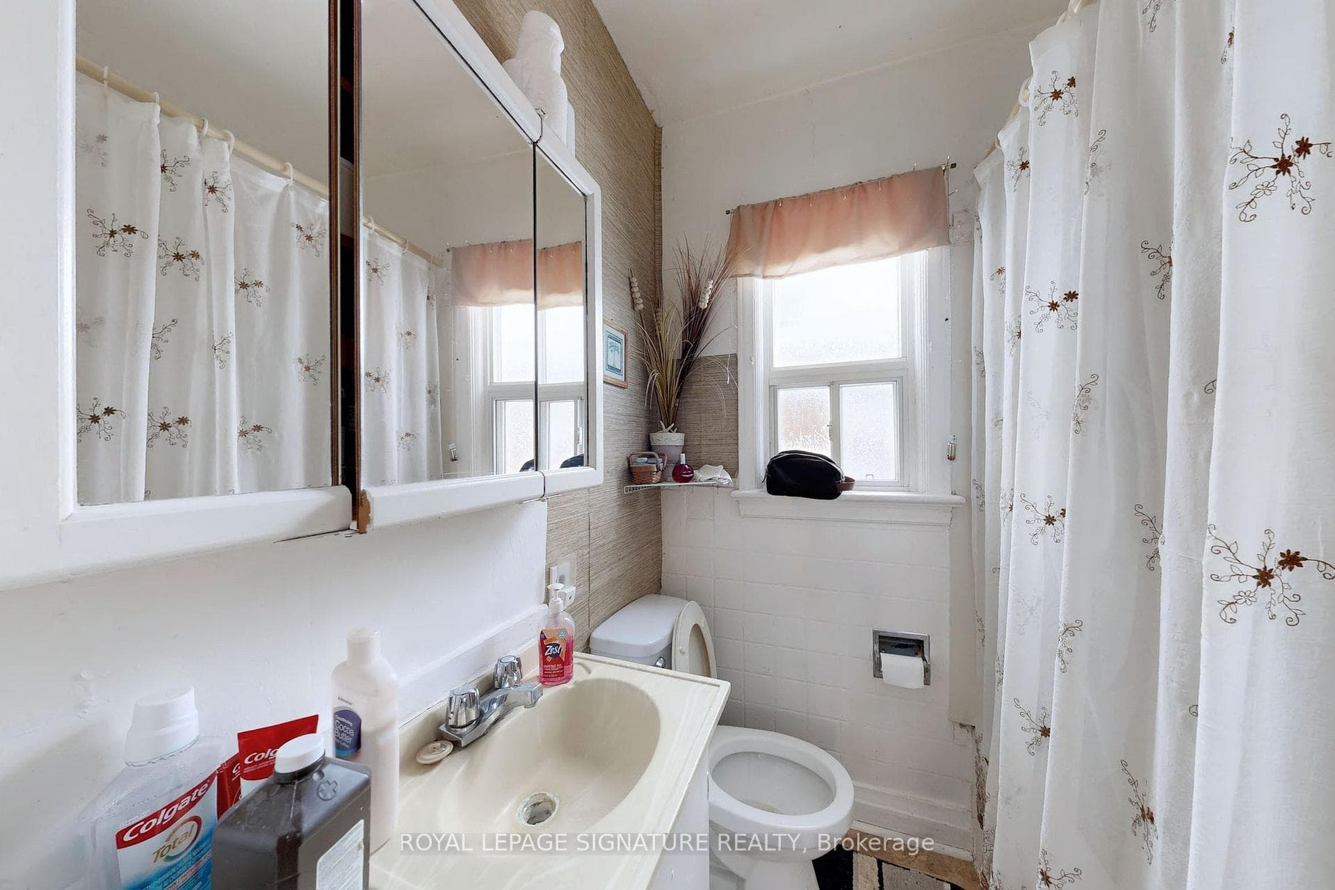 132 Phillip Avenue photo 24