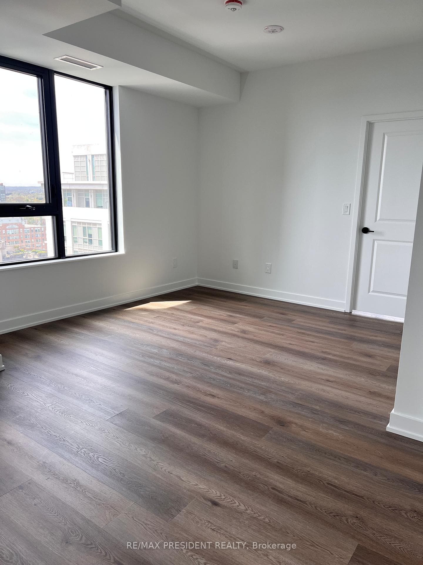 2075 Lakeshore Road Unit 1409 photo 18