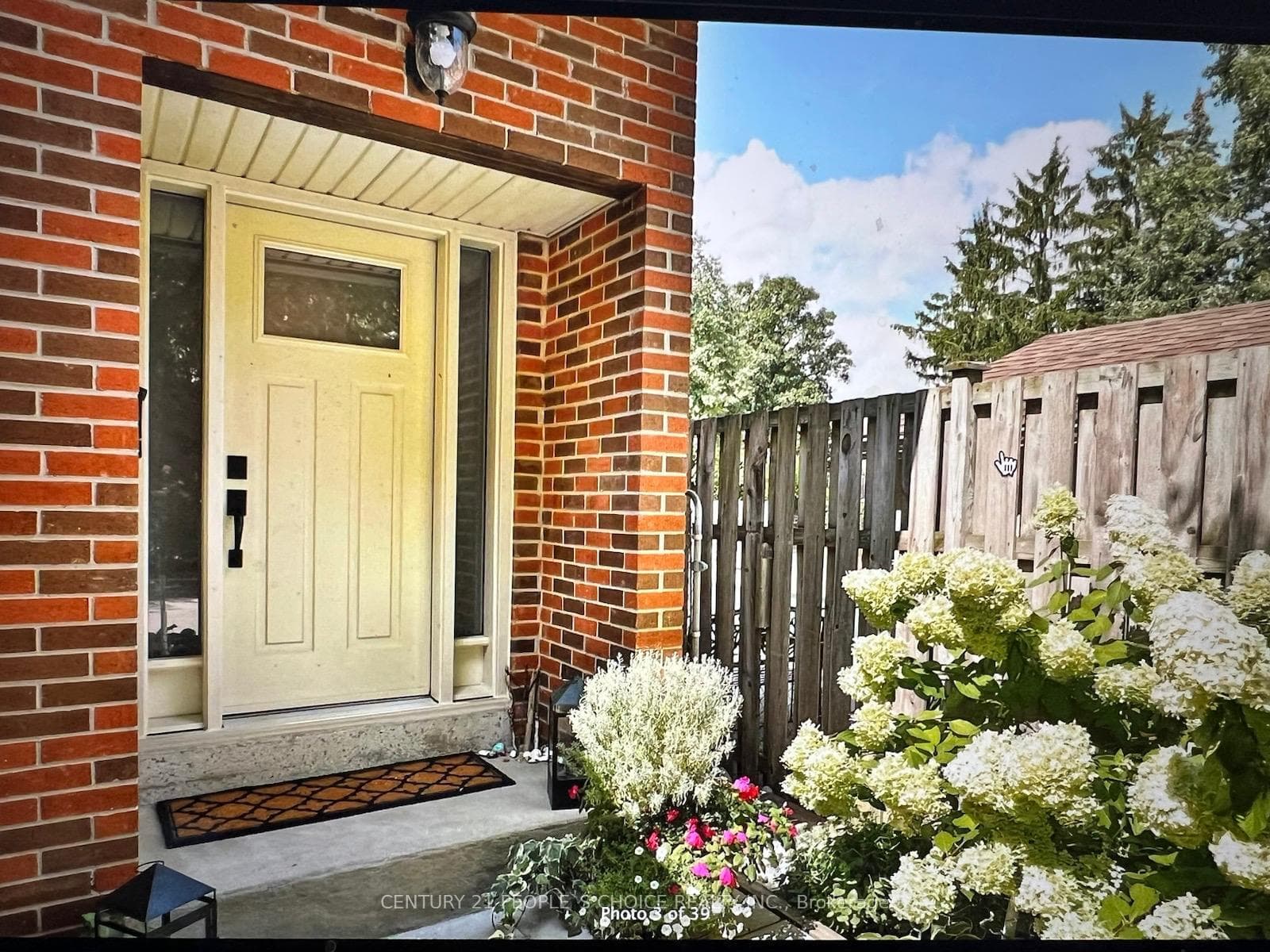 1560 Newlands Crescent Unit 44 photo 2