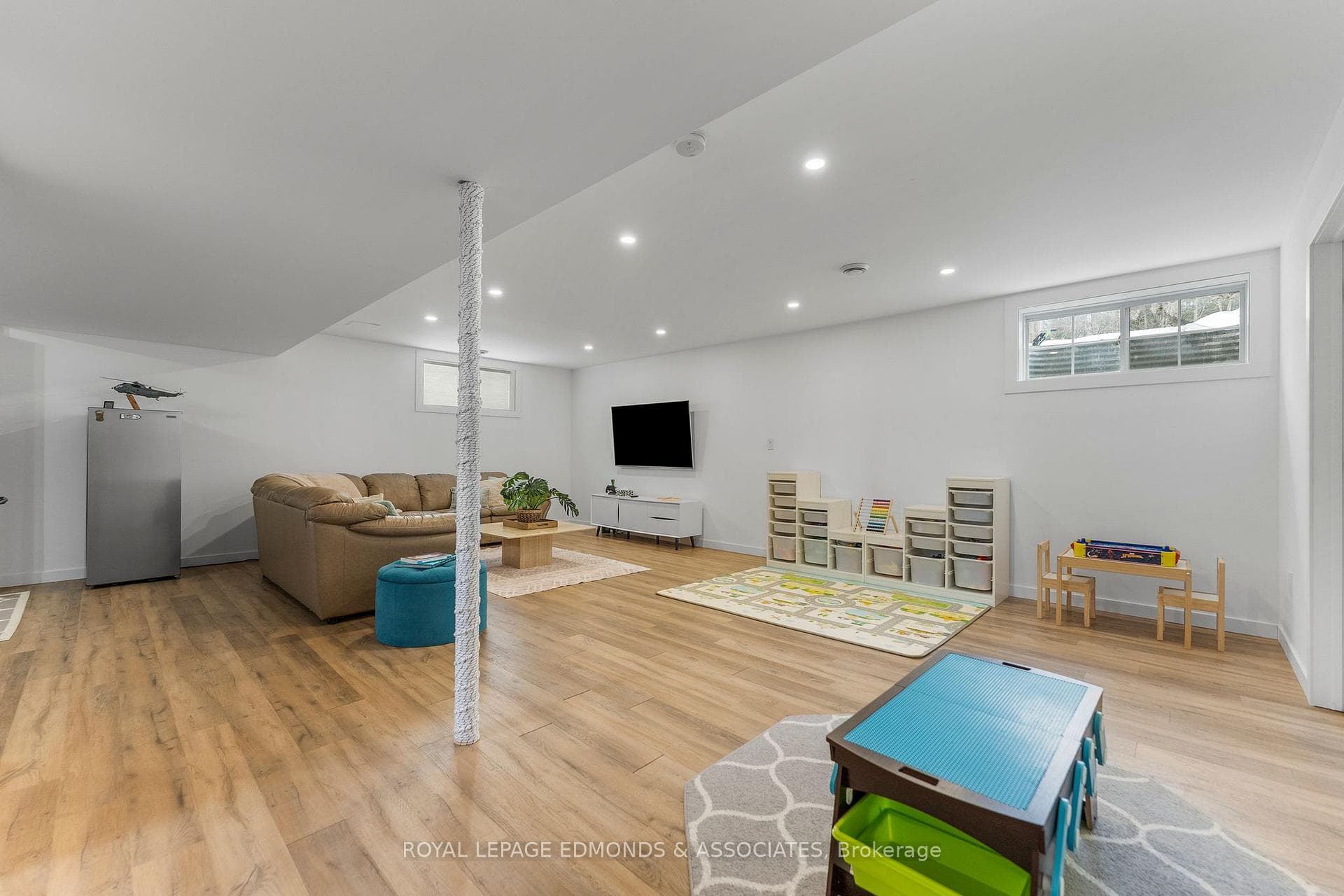 669 Fairview Avenue photo 19