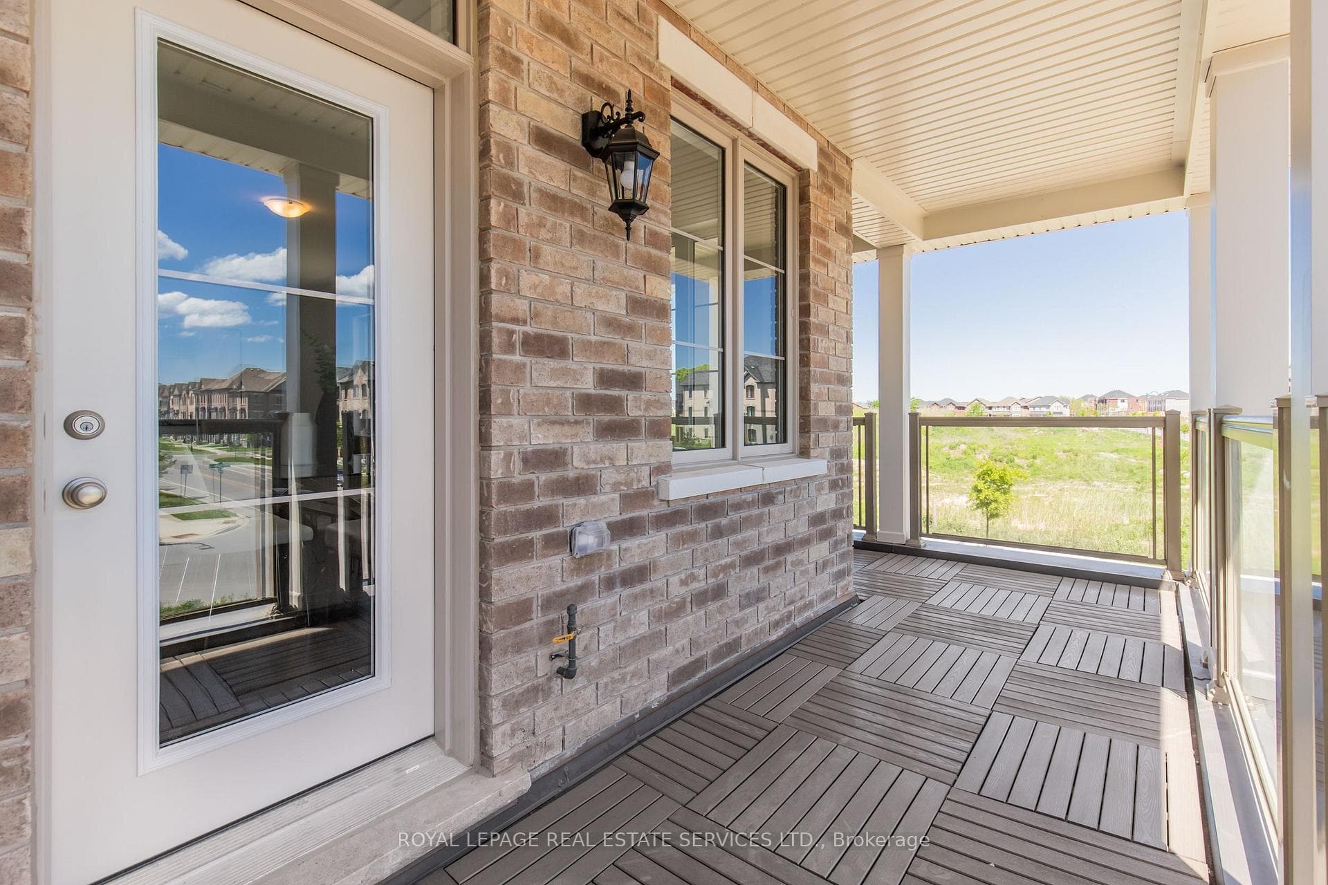 116 Cornell Centre Boulevard photo 17