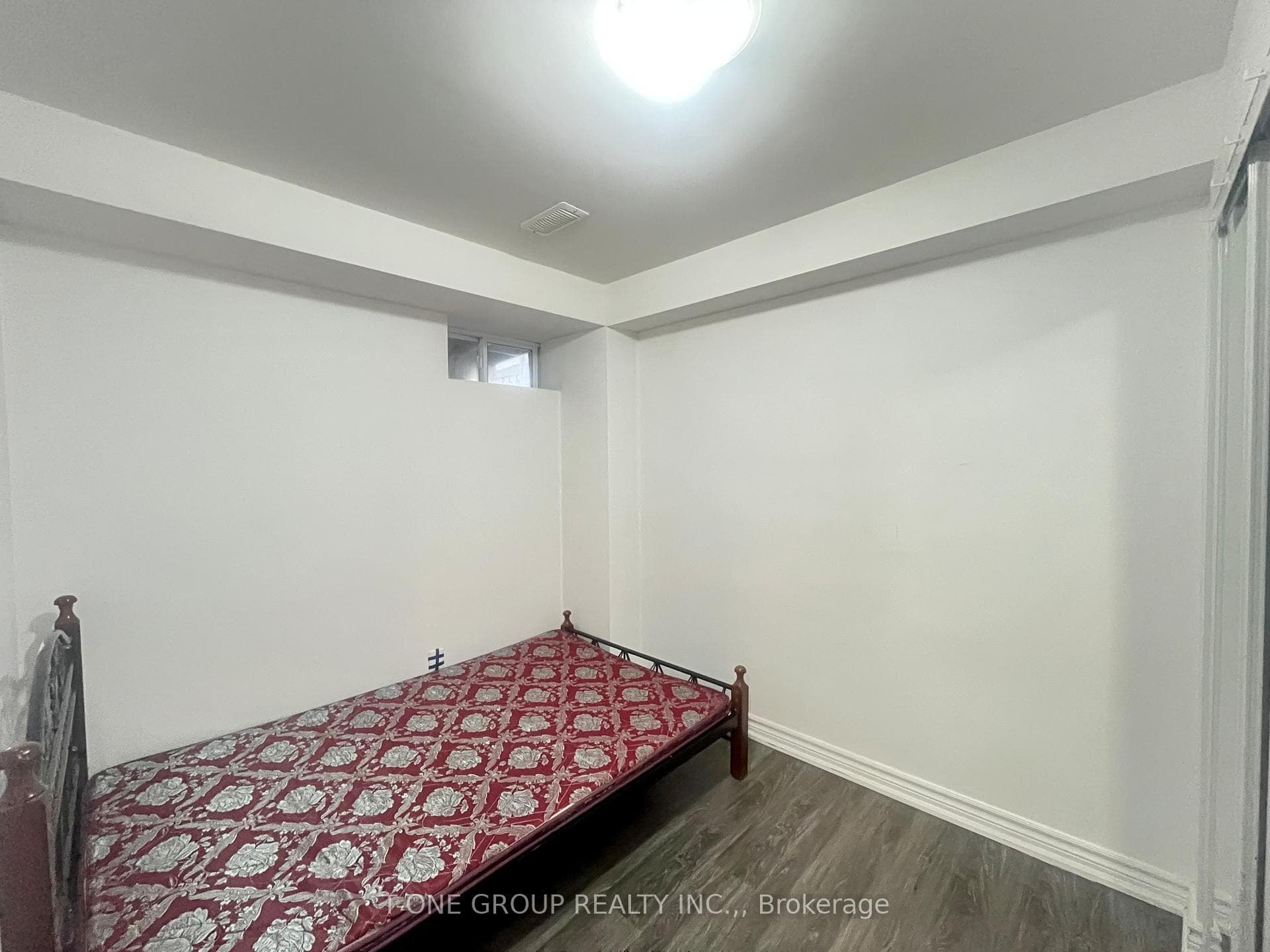 21 Mayflower Drive Unit Bsmt photo 8