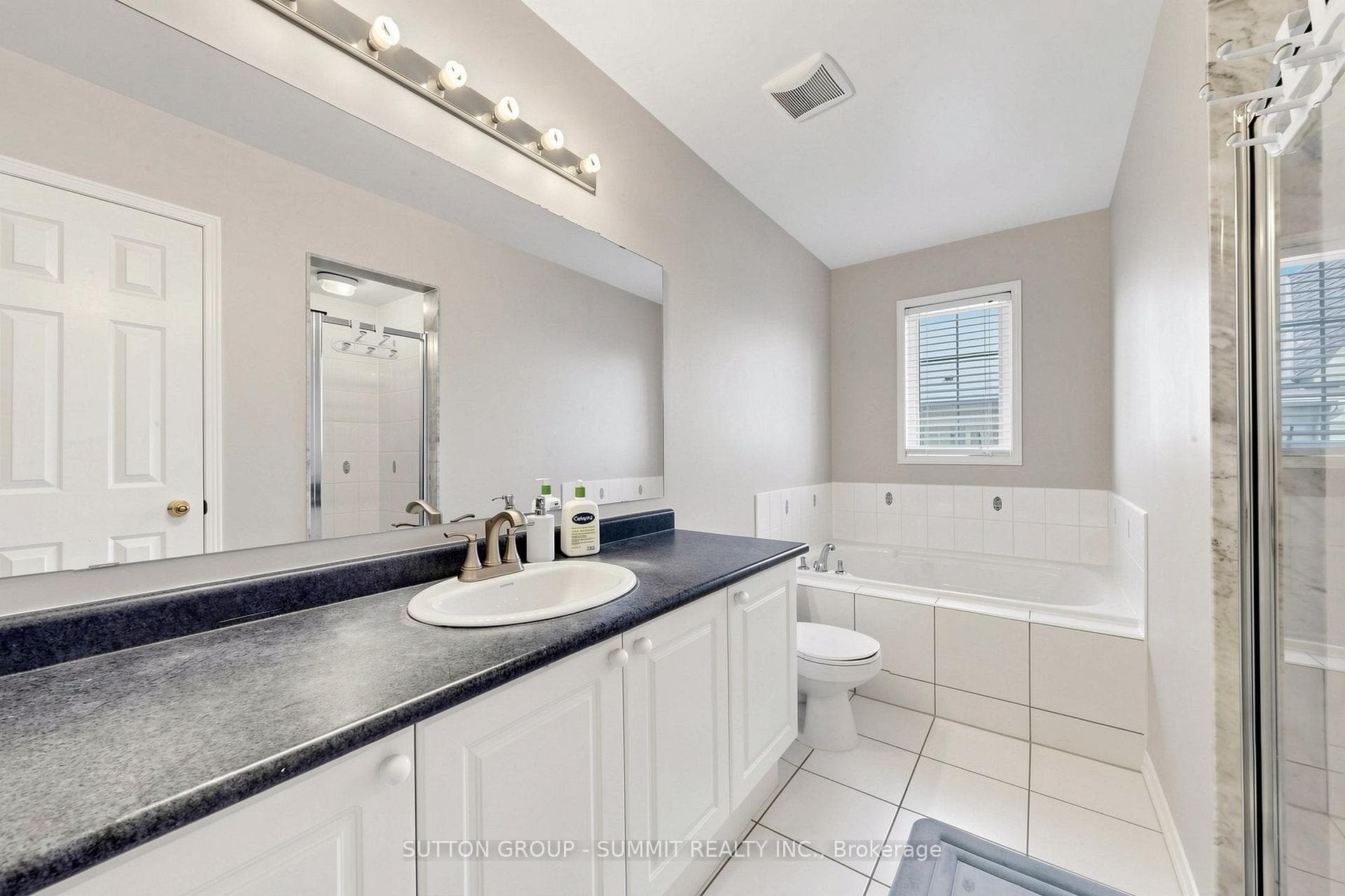 141 Gatwick Drive photo 40