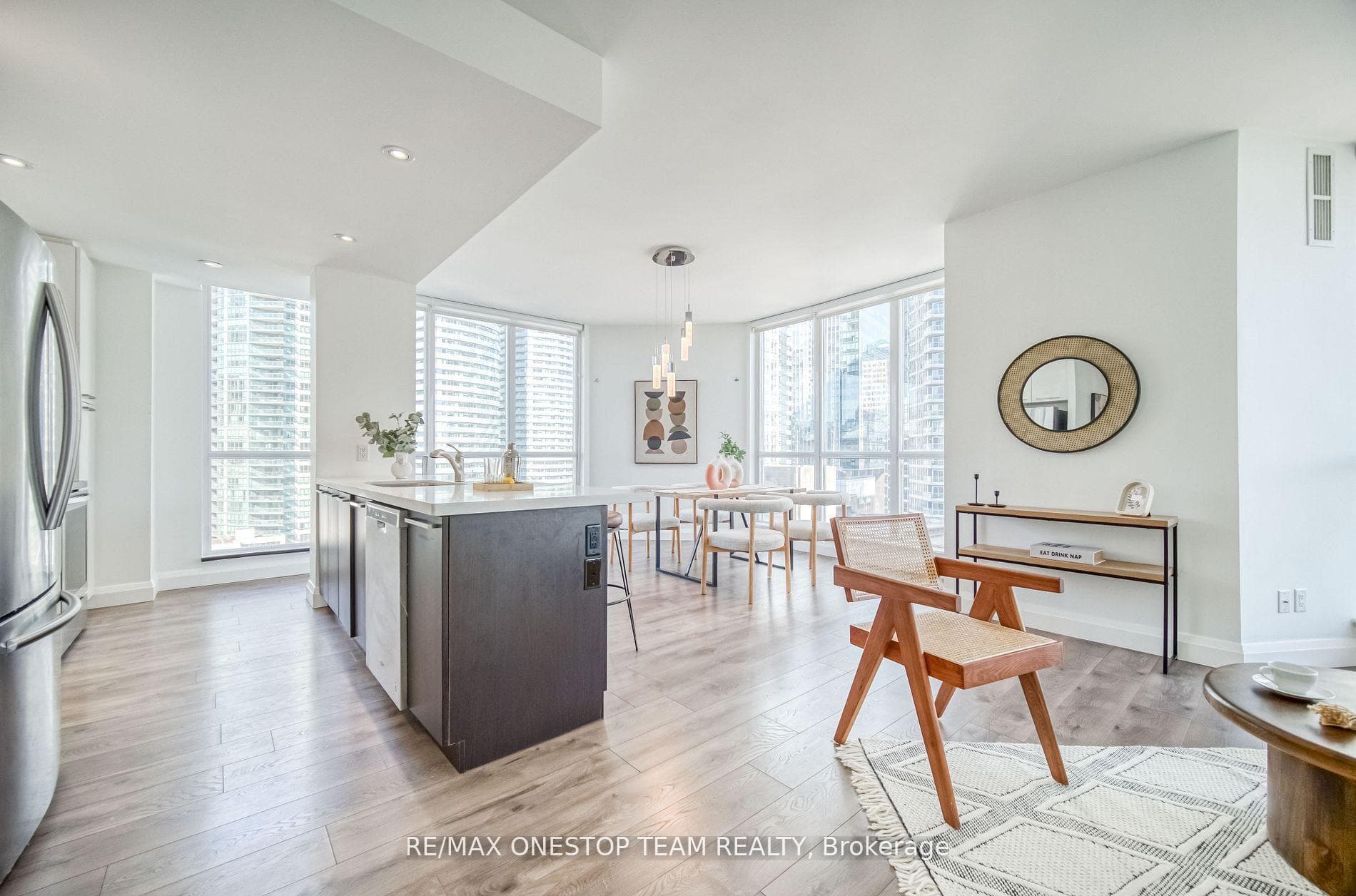 218 Queens Quay Unit 1002 photo 5