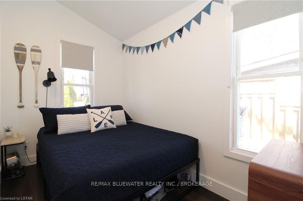 13 QUEENS Avenue photo 19