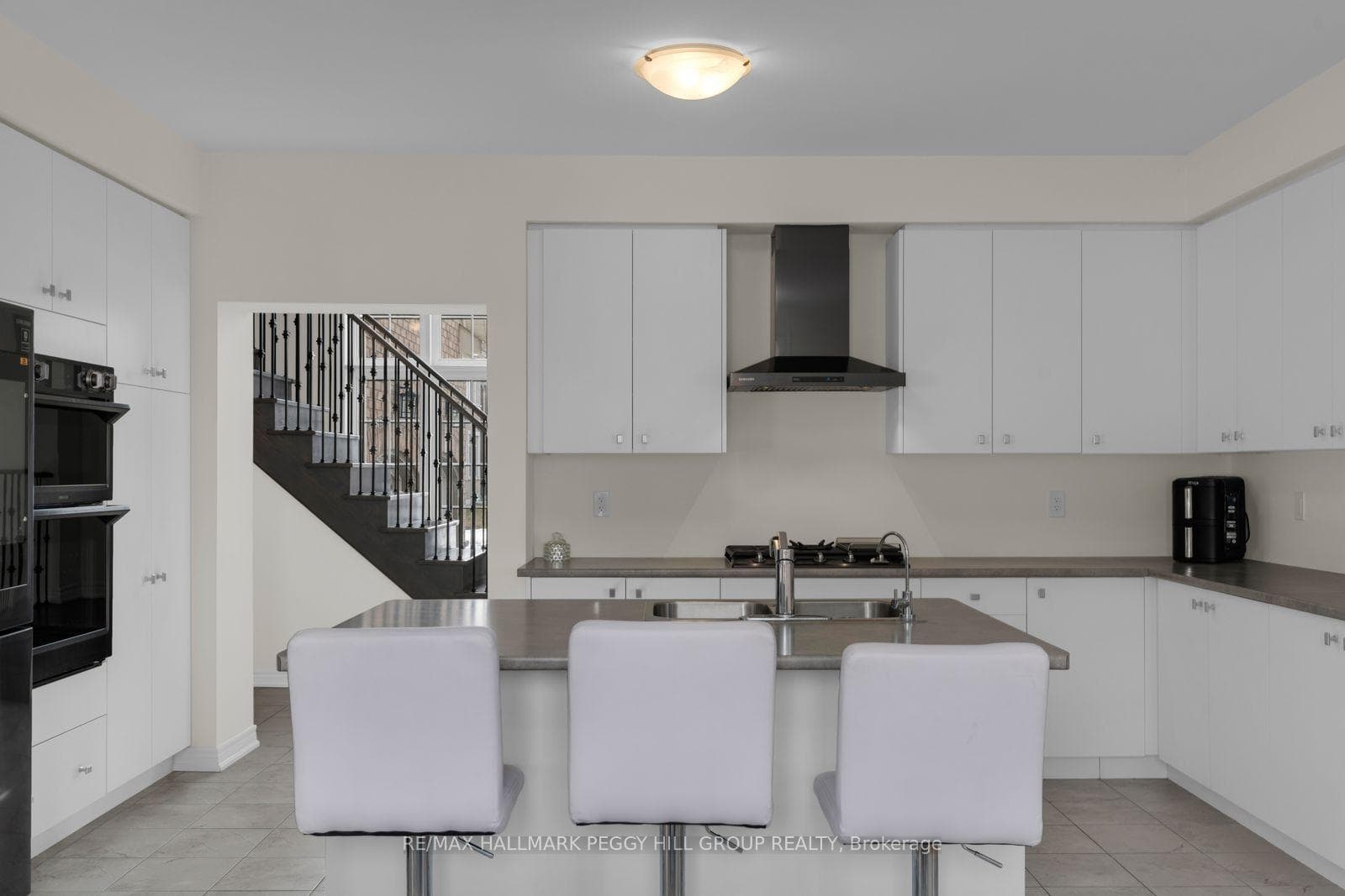 113 Rugman Crescent photo 7
