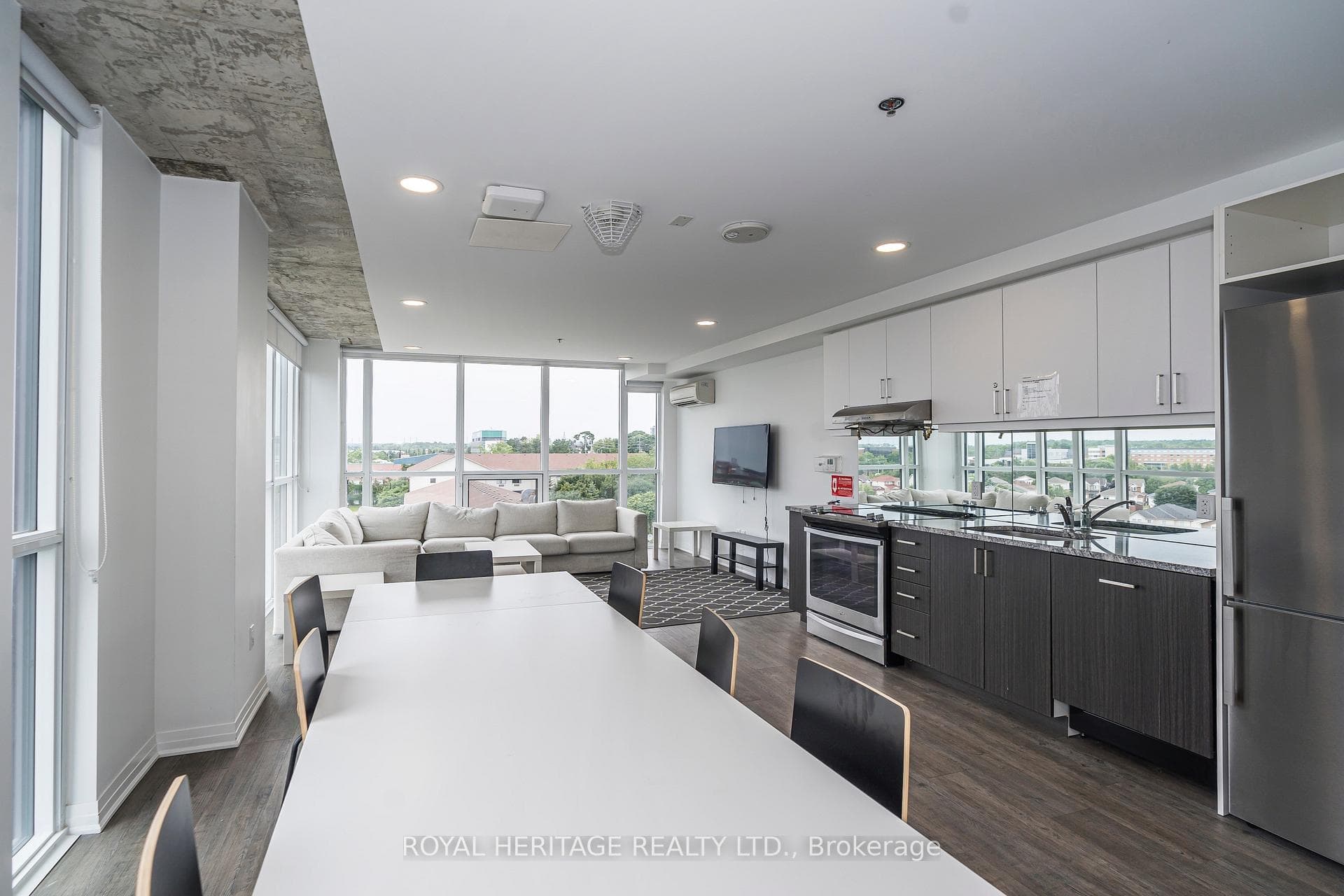 6th Floor Resident Lounge