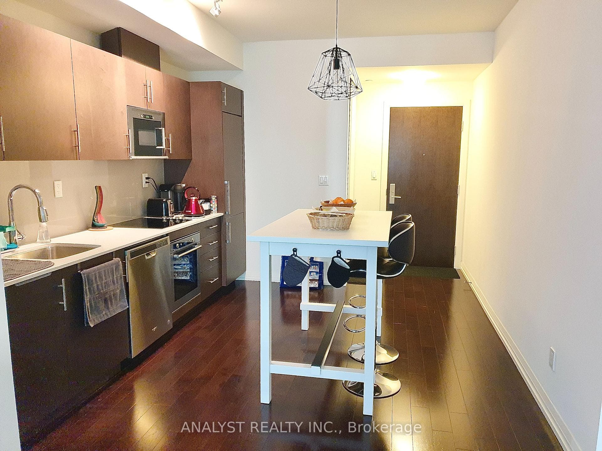 460 Adelaide Street Unit 601 photo 4