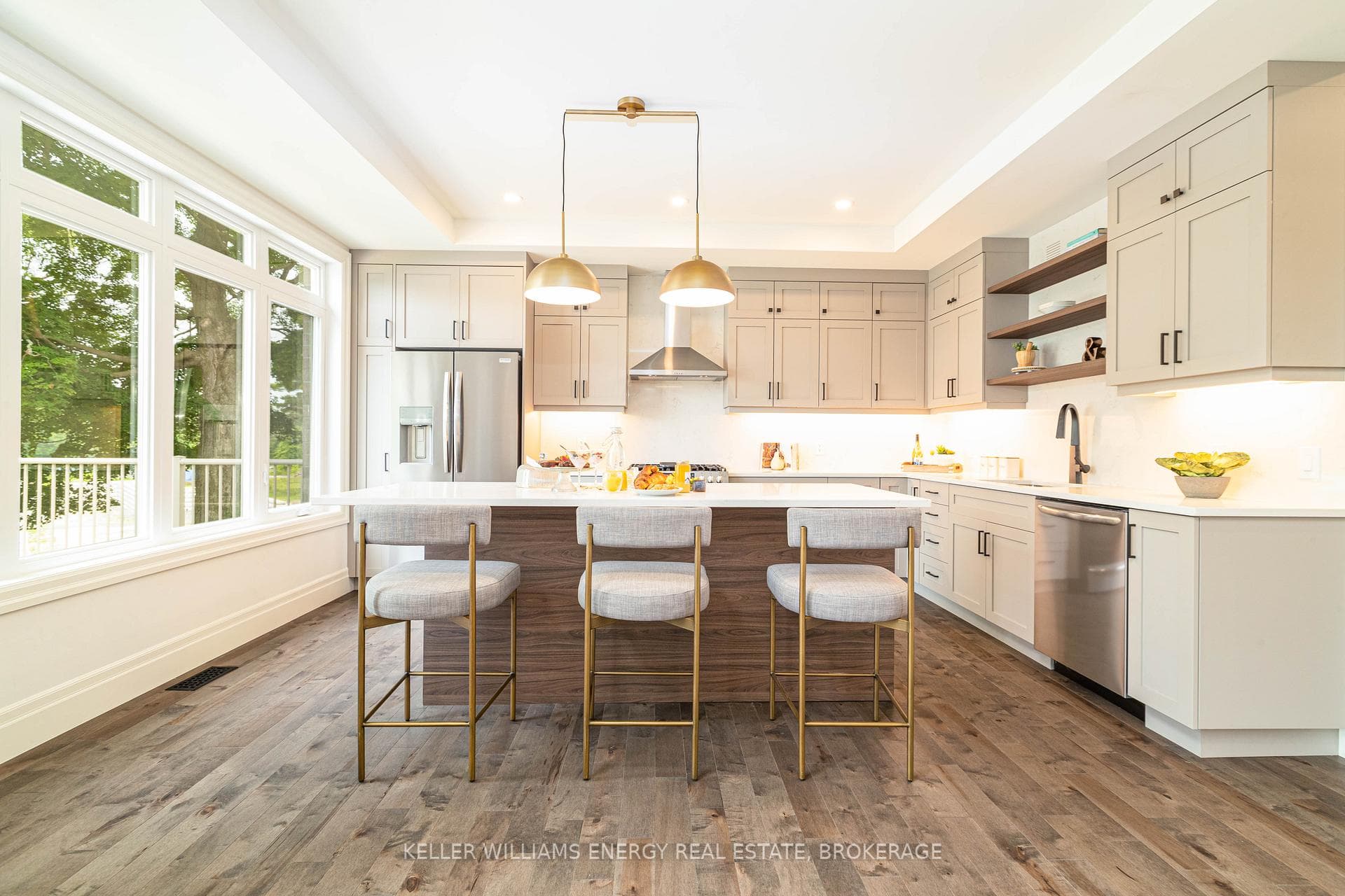 101 Villeneuve Drive photo 12