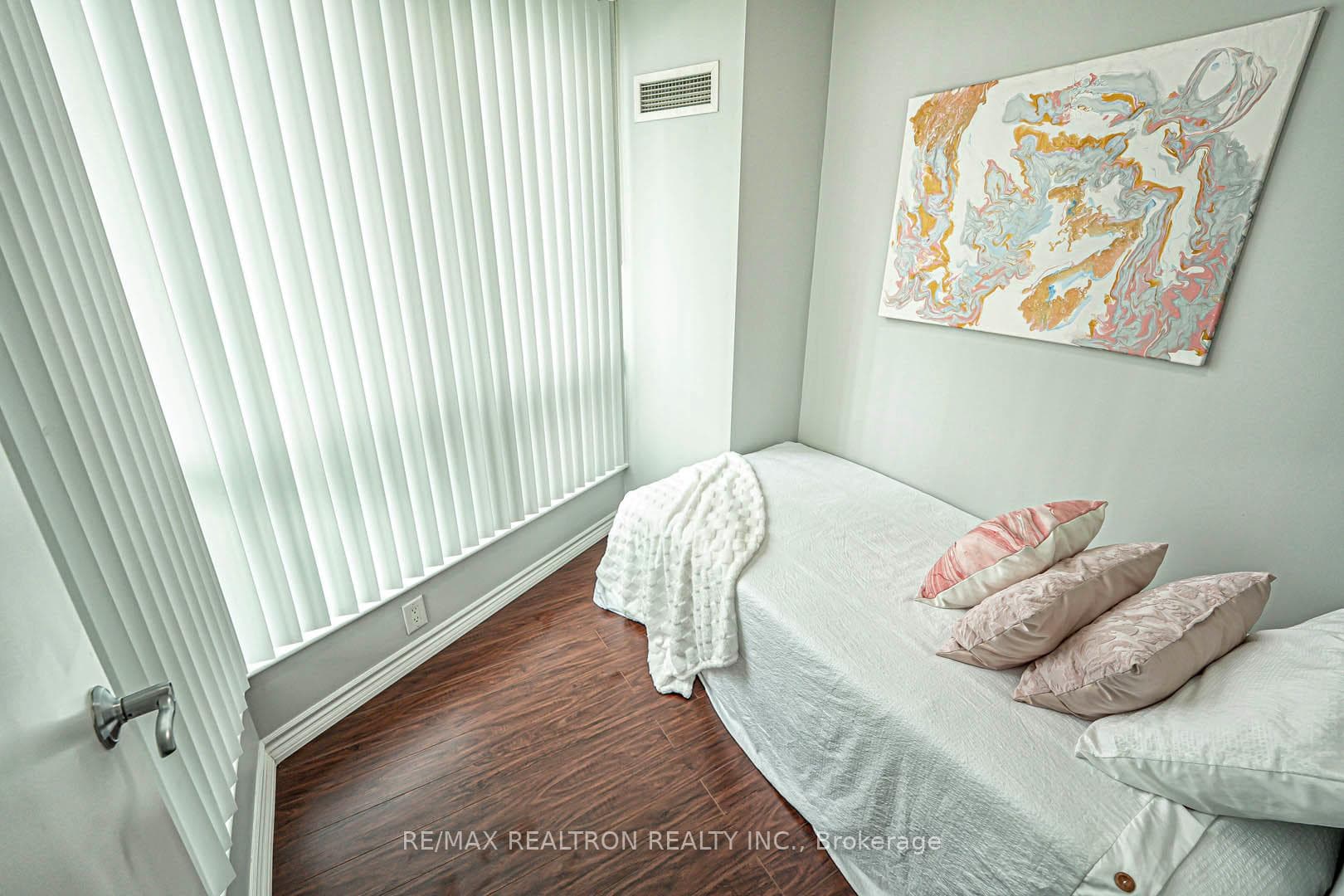 60 Byng Avenue Unit 811 photo 22