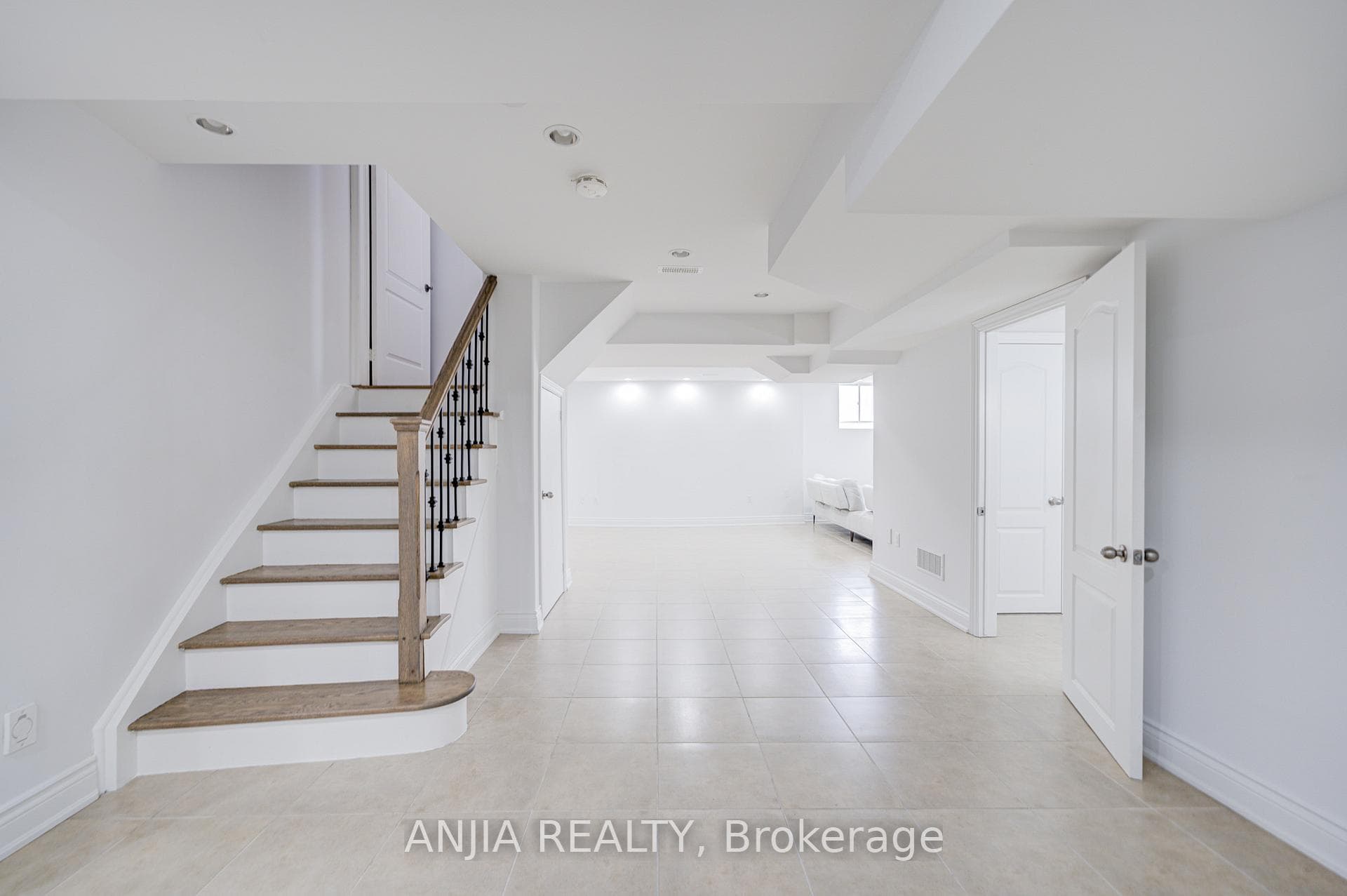 10 Golden Meadow Drive photo 44