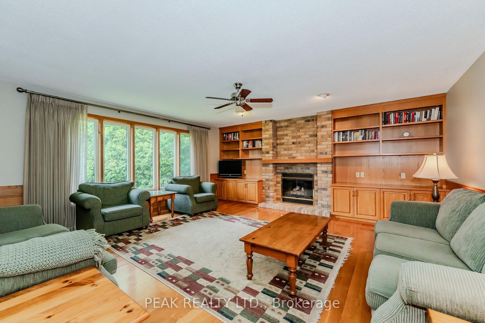 600 Stonebury Crescent photo 14