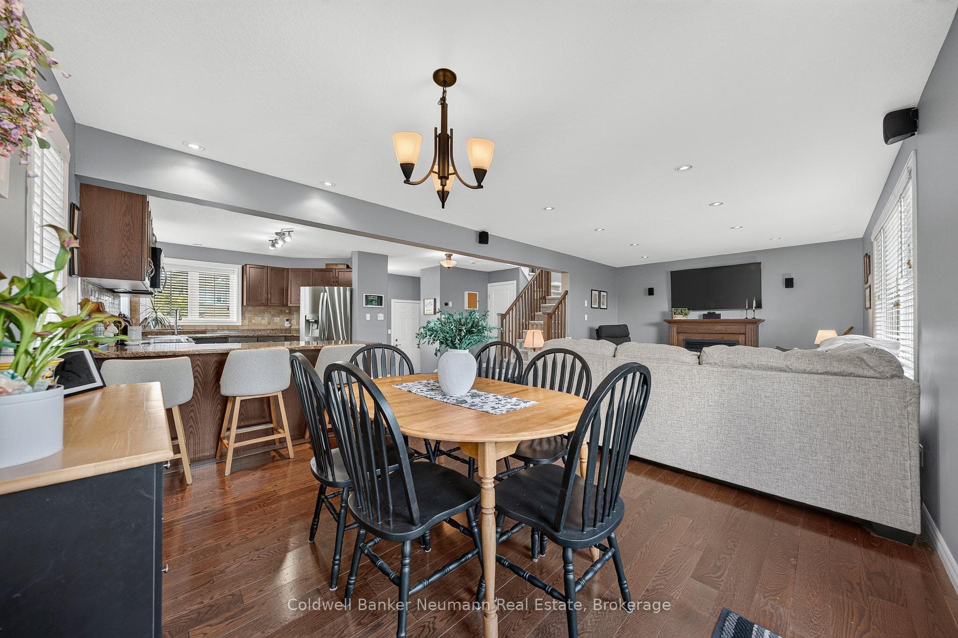 8 Creighton Avenue photo 11