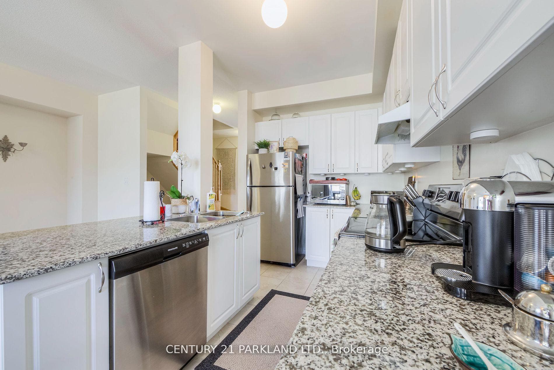 178 Farooq Boulevard photo 3