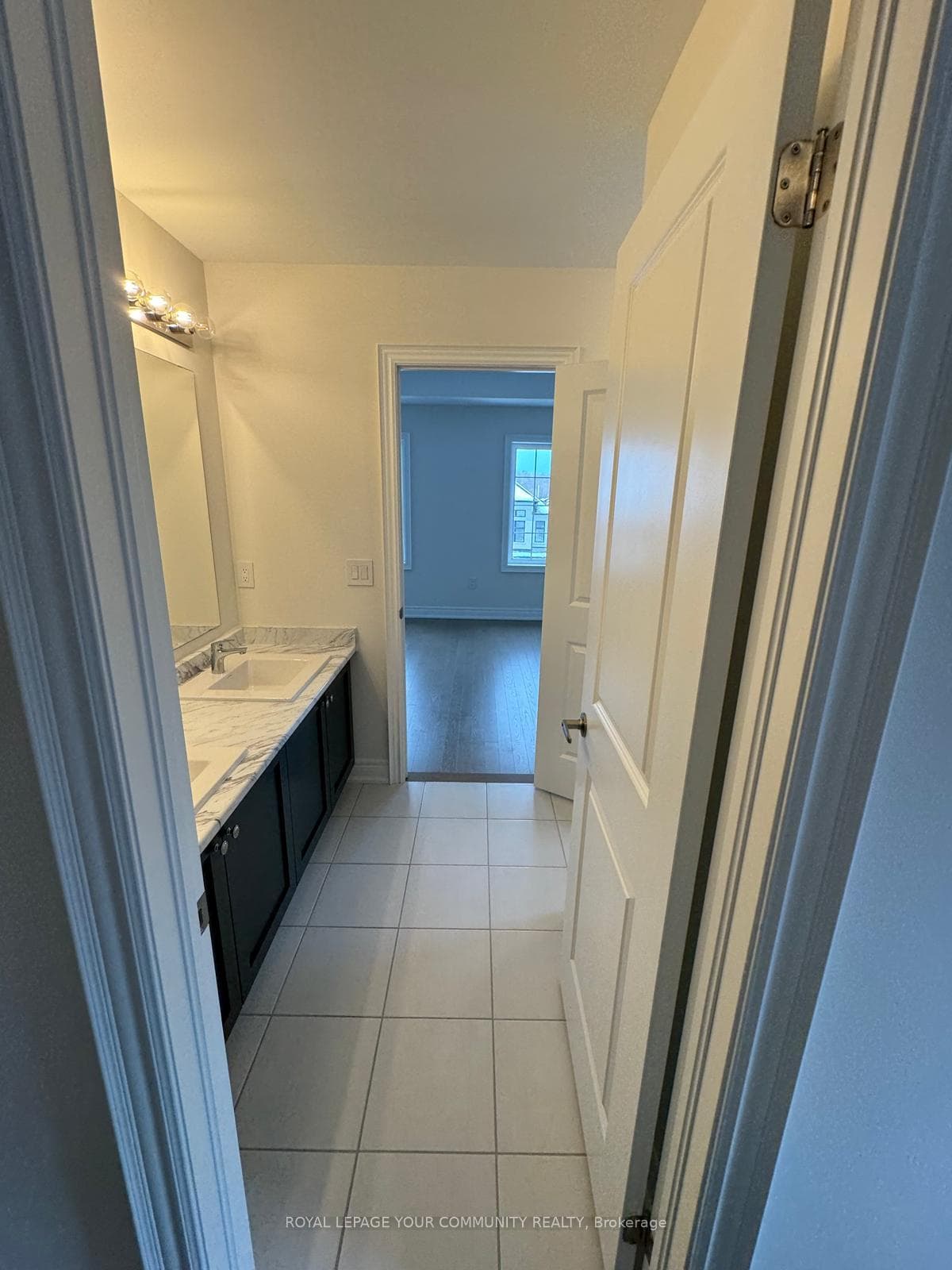181 Rowe (Main Floor) Street photo 16