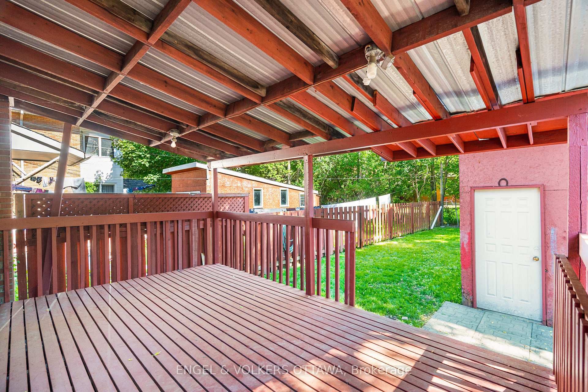 1402 Kilborn Avenue photo 31