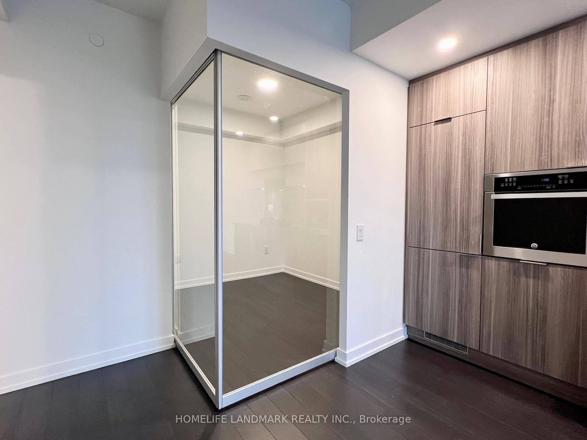 39 Roehampton Avenue Unit 2601 photo 8