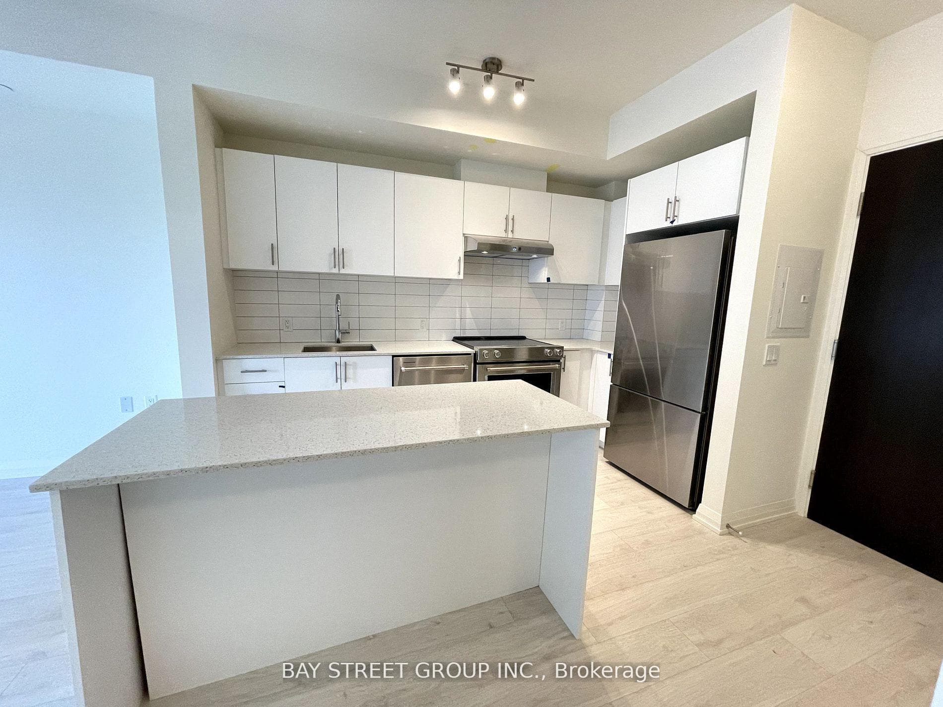 9000 Jane Street Unit 304 photo 4