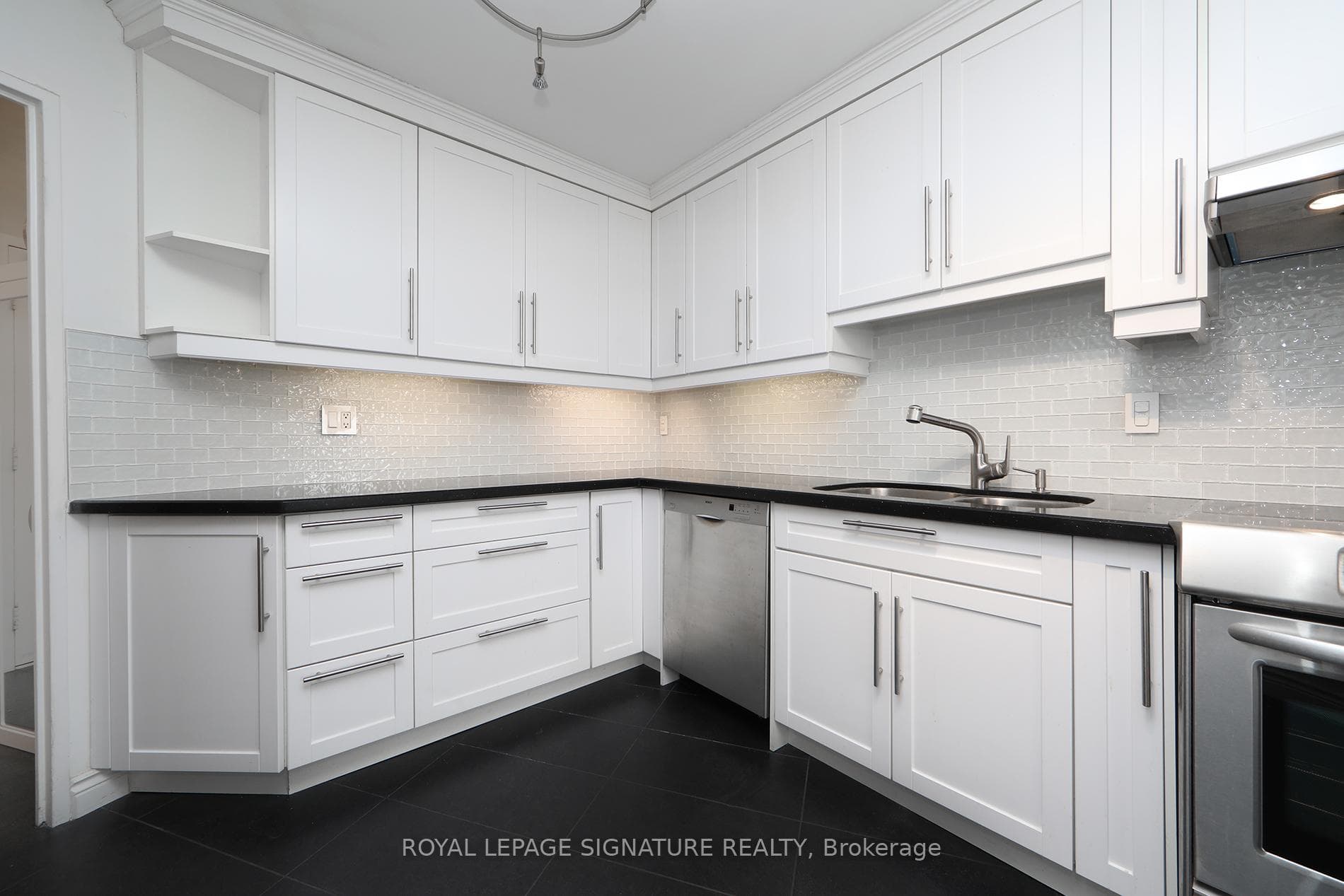 980 Broadview Avenue Unit 1103 photo 7