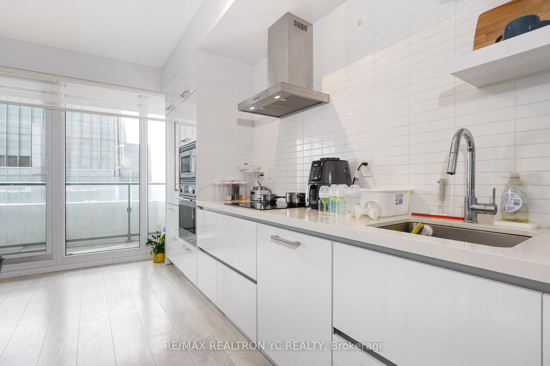 2221 Yonge Street Unit 4806 photo 4