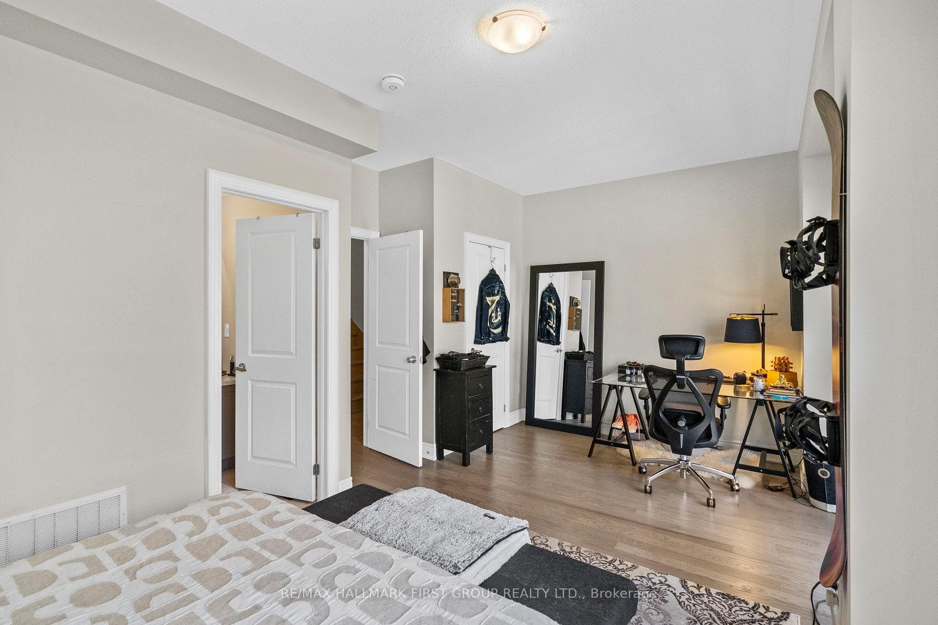 22 Phillipsen Way photo 4