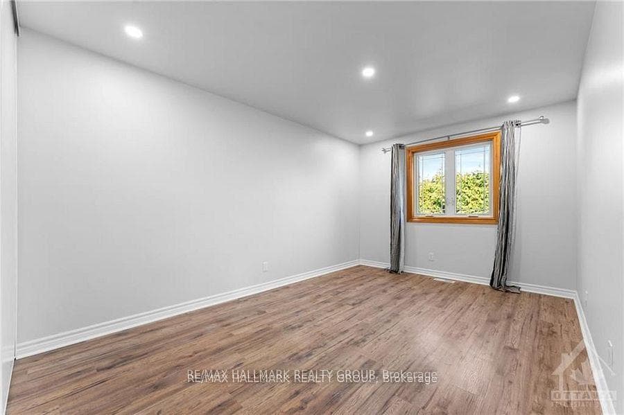 366 Pickford Drive photo 18