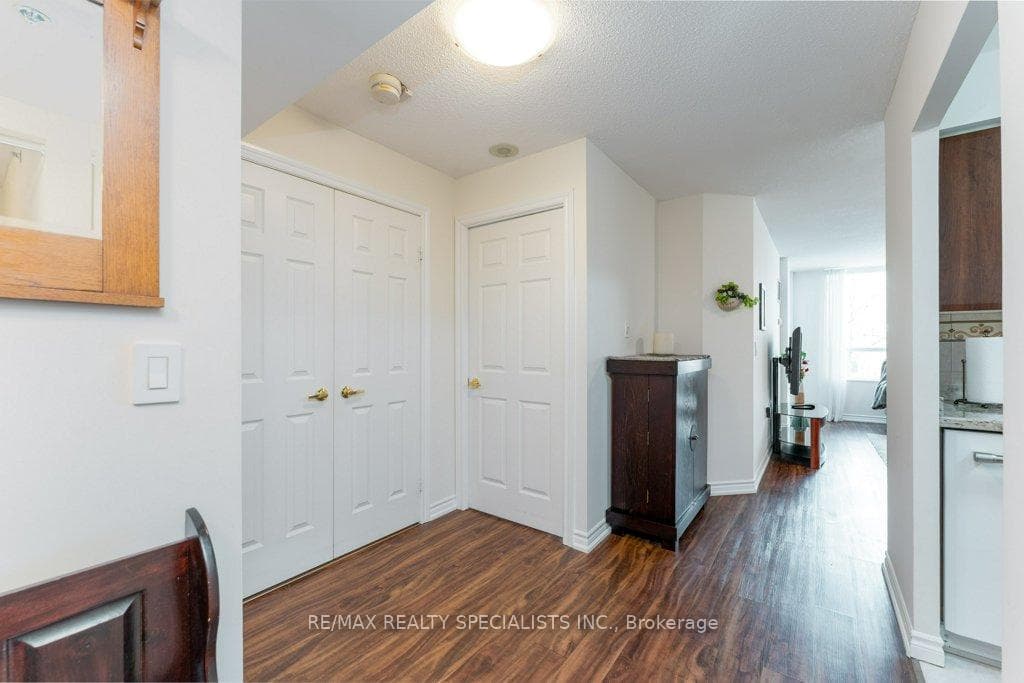 100 Burloak Drive Unit 2207 photo 11