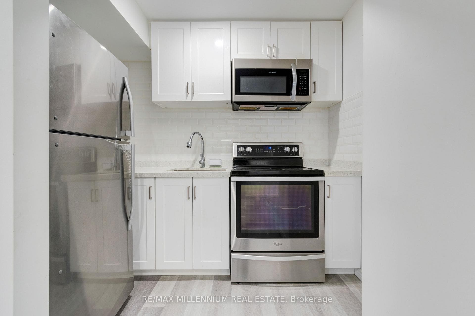 481 Bessborough Drive photo 14