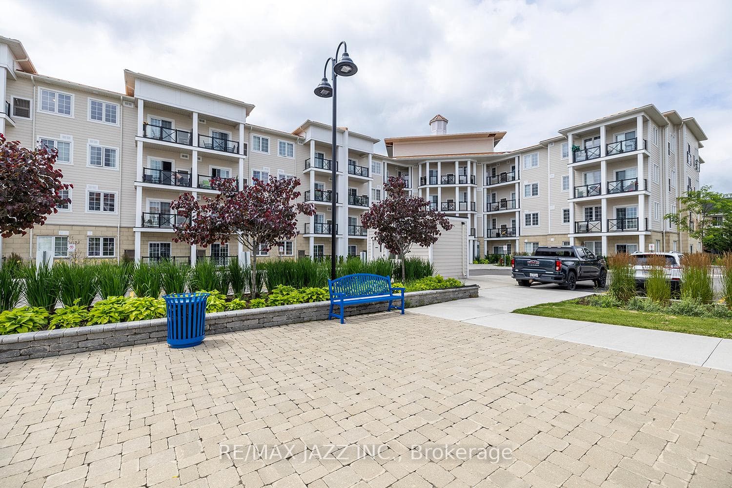 50 Lakebreeze Drive Unit 401 photo 2