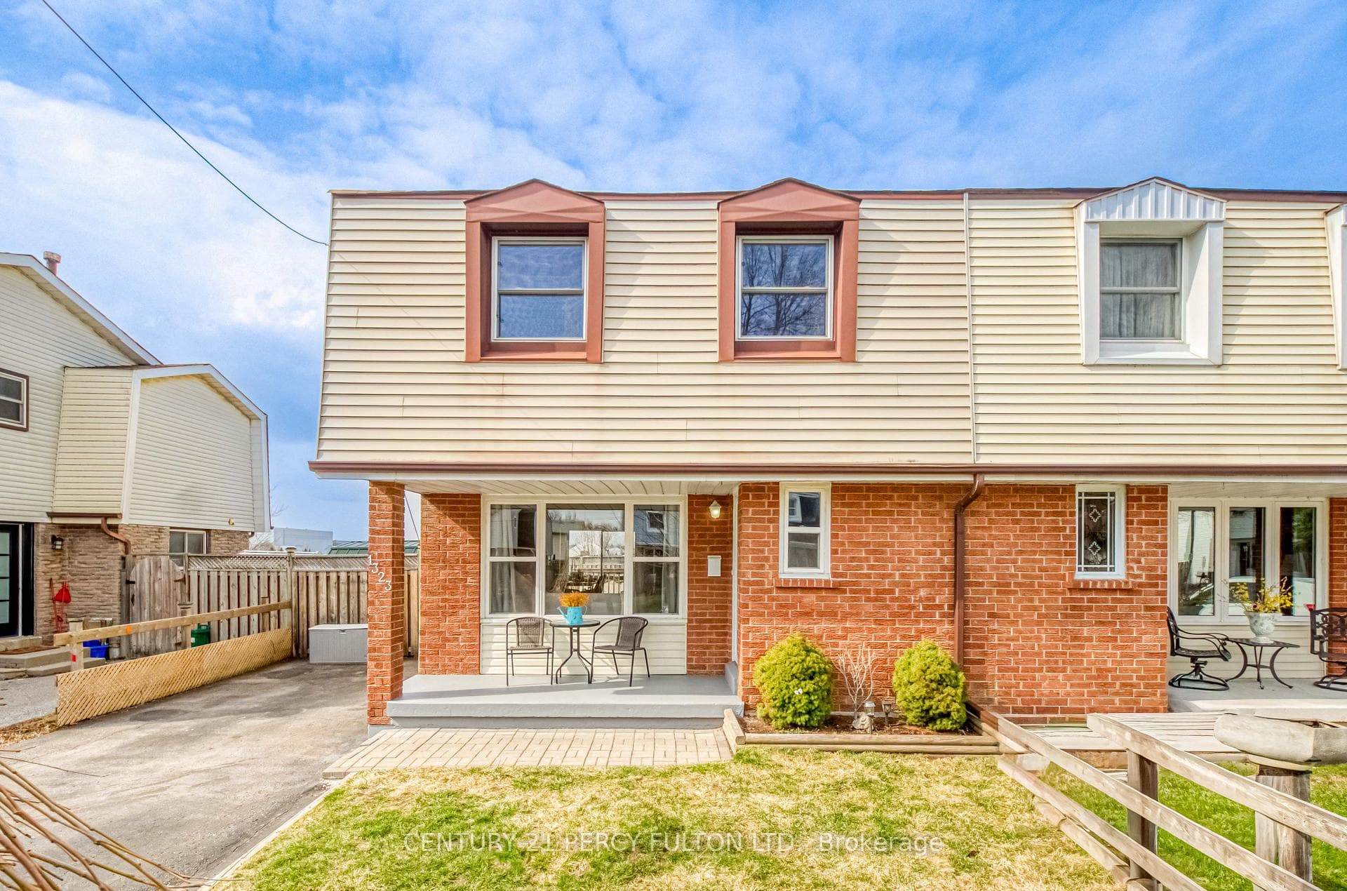 1323 Fenelon Crescent photo 1
