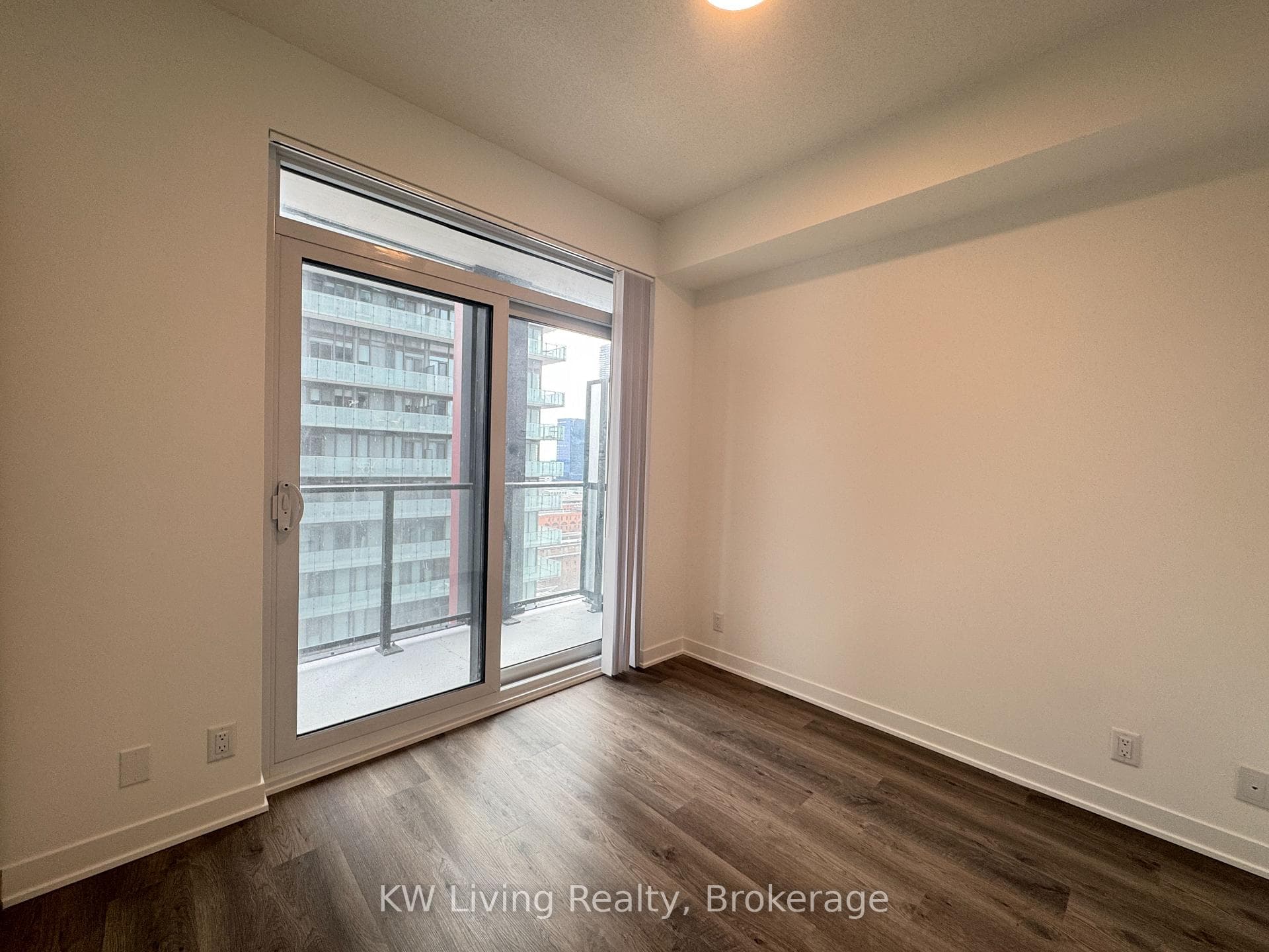 180 Front Street Unit 2006 photo 9