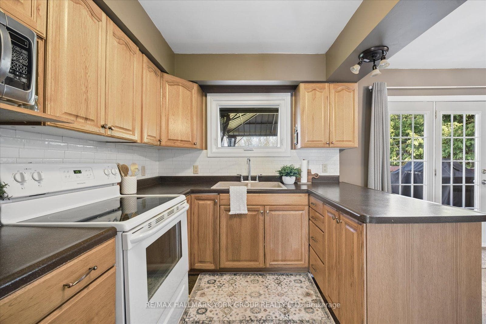 61 Adelaide Street photo 13