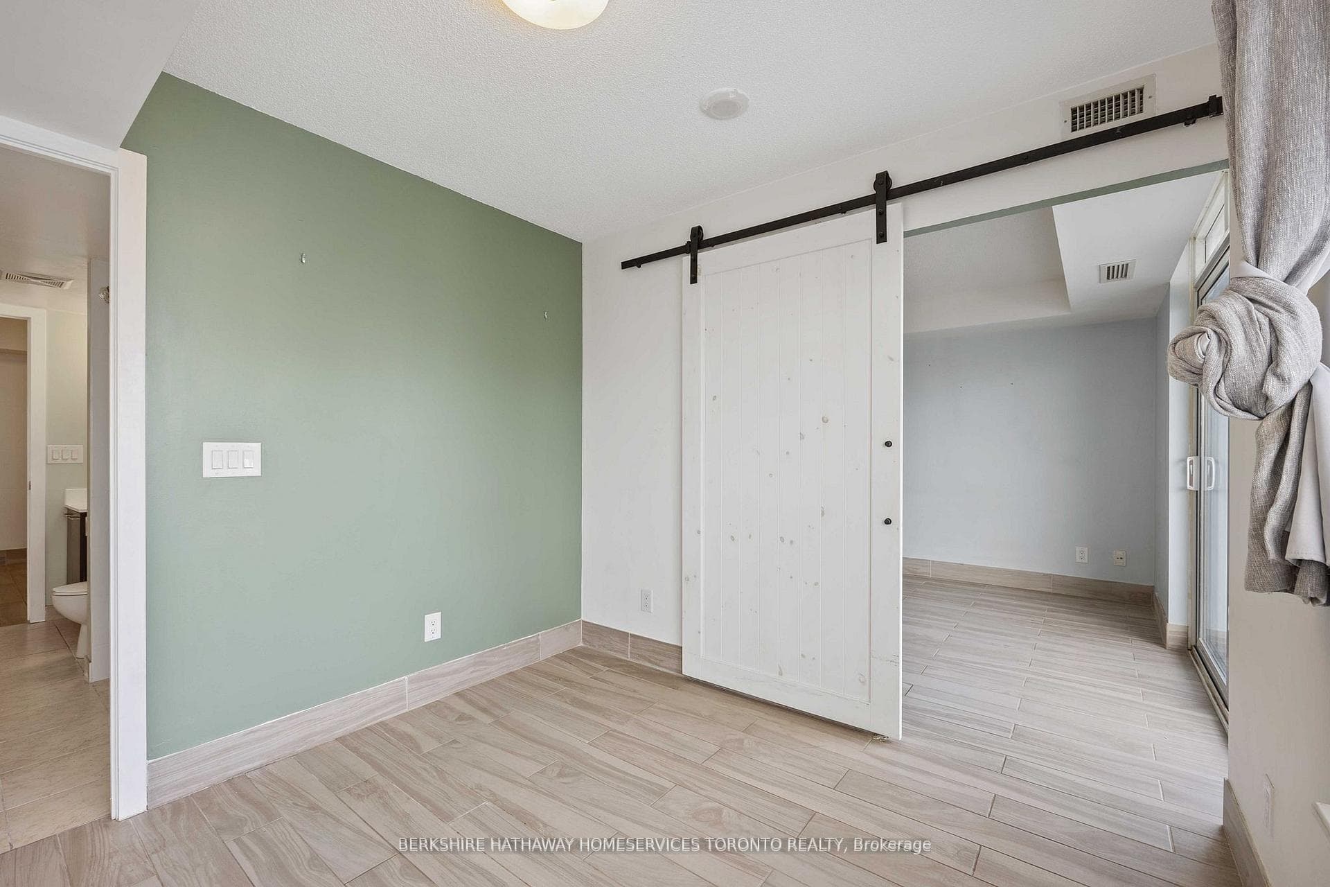 38 Joe Shuster Way Unit 1625 photo 17