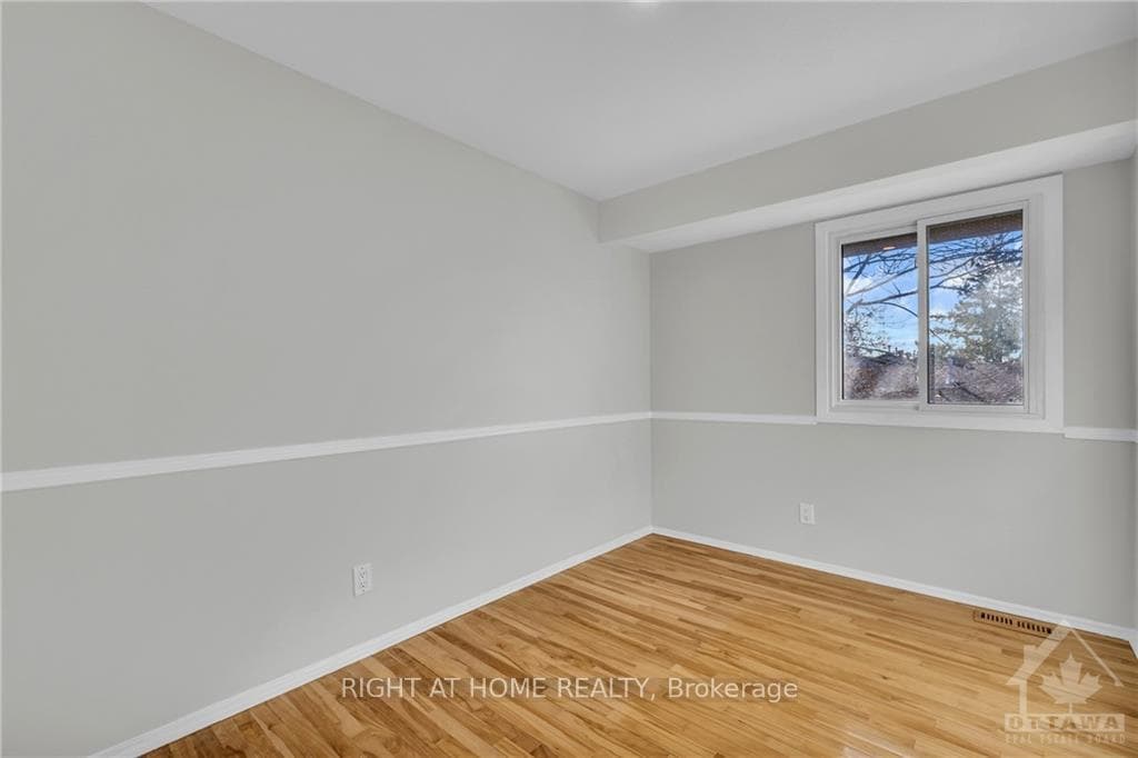 162 WOODFIELD Drive photo 17