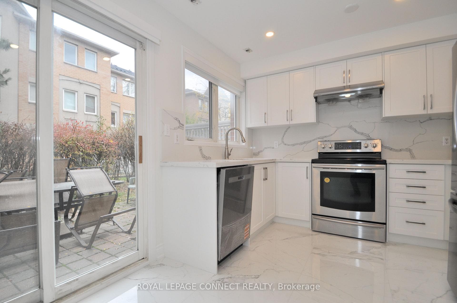 19 Rosebank Drive Unit 107 photo 8