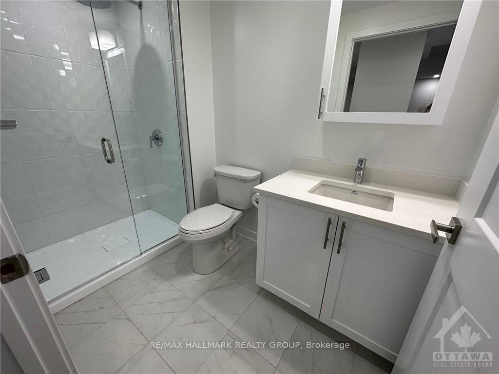 340 QUEEN Street Unit 302 photo 7