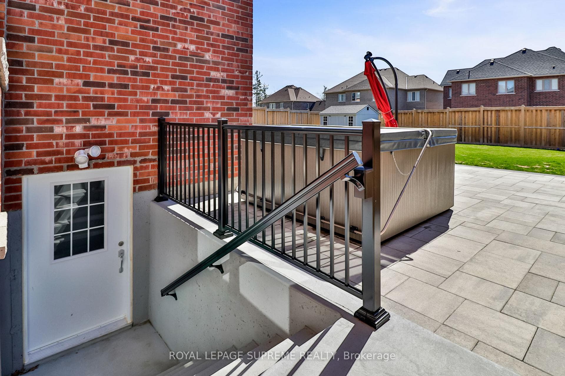 81 Redmond Crescent photo 46